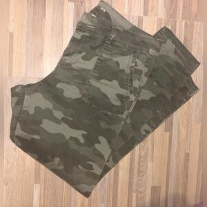 Old Navy Pixie Camouflage Pants Size 6